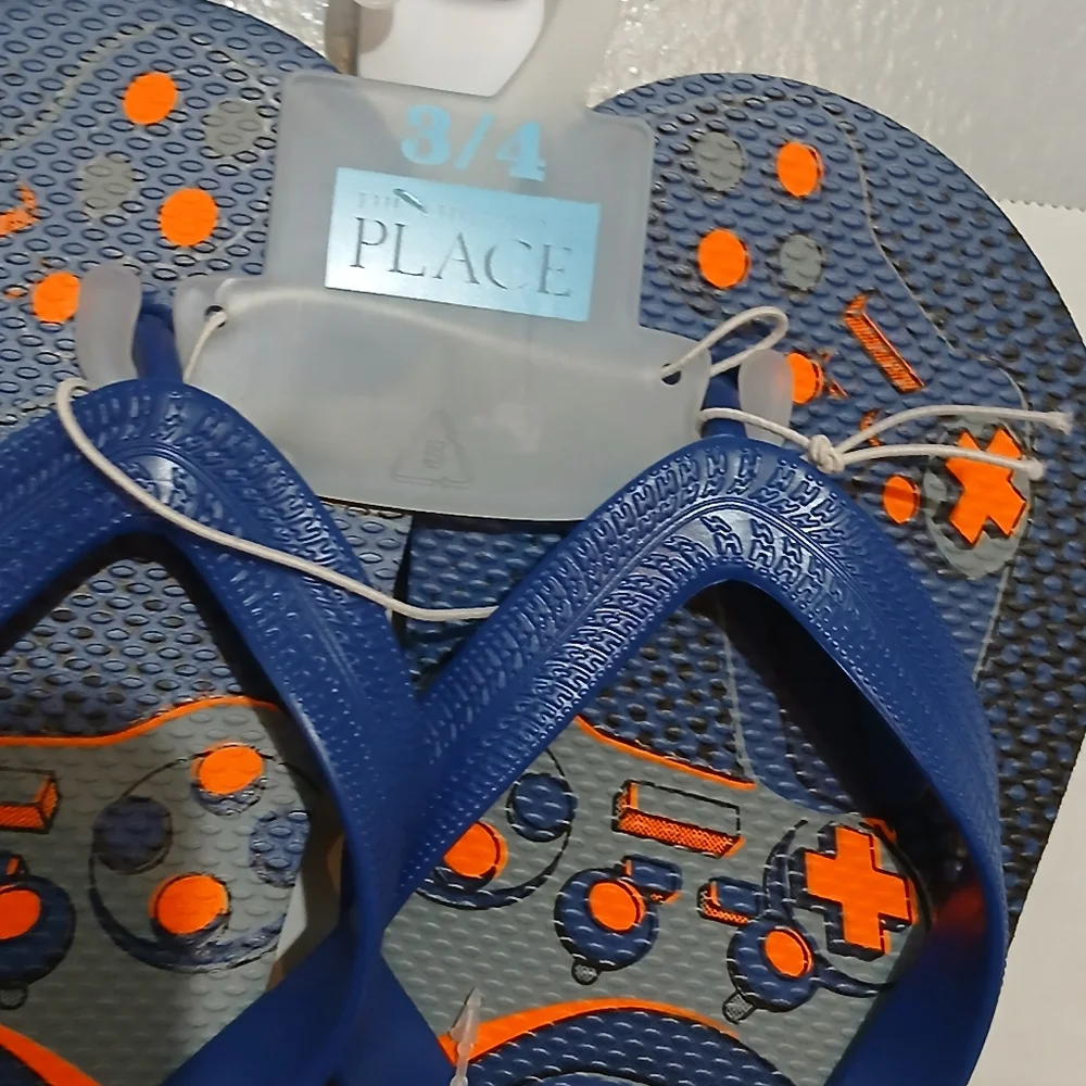 THE CHILDREN'S PLACE BOYS‎ GAMING FLIP FLOPS